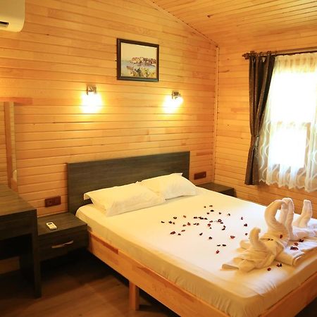 Tunays Pansiyon Bed and Breakfast Çıralı Esterno foto