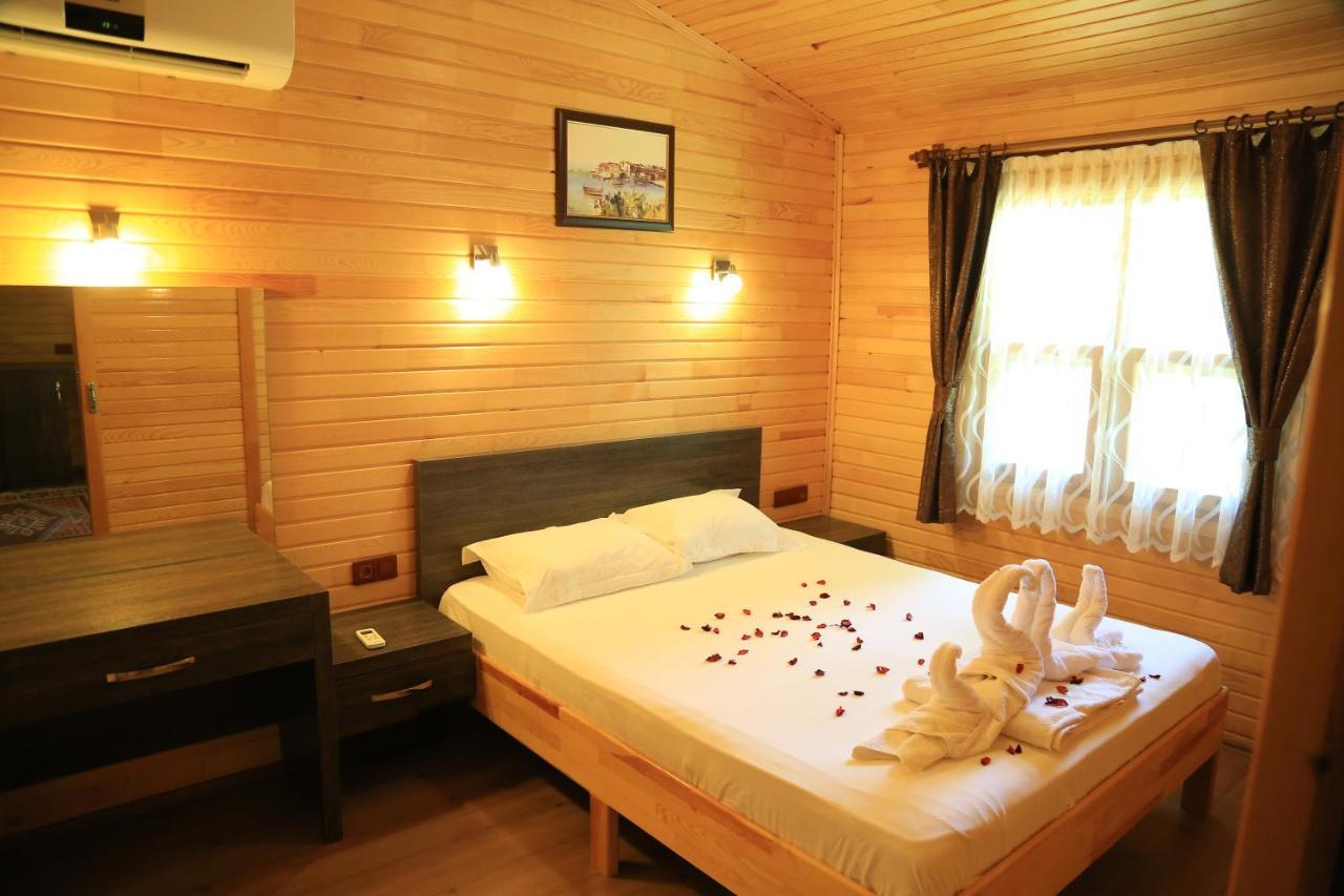 Tunays Pansiyon Bed and Breakfast Çıralı Esterno foto