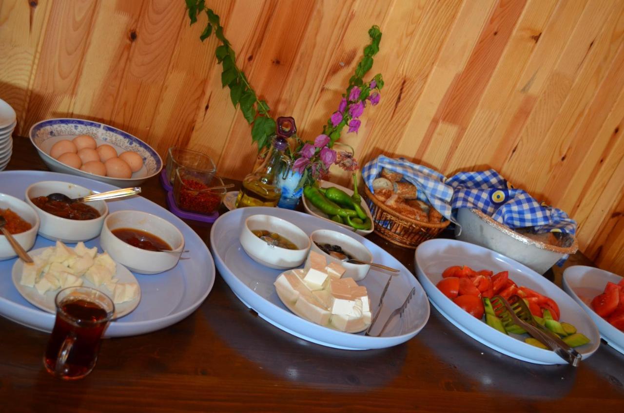Tunays Pansiyon Bed and Breakfast Çıralı Esterno foto