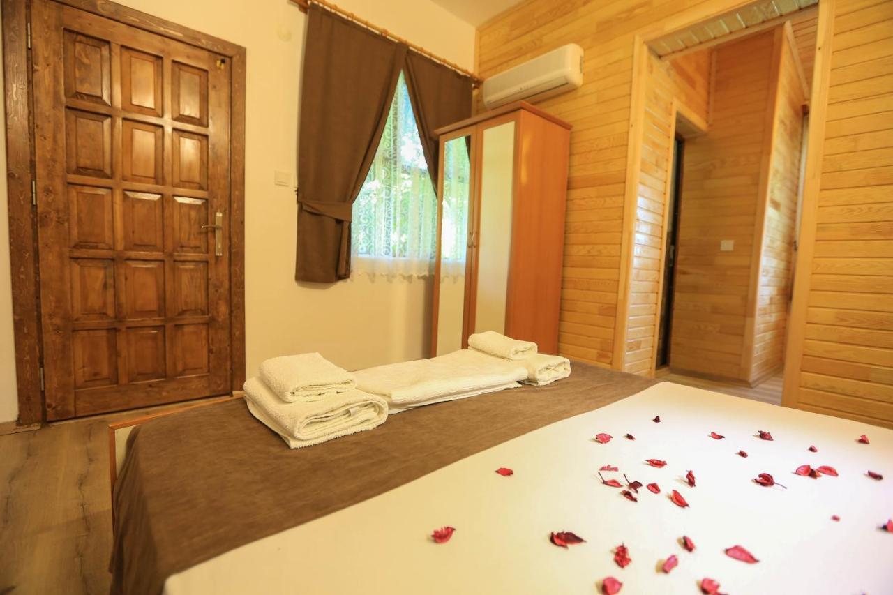 Tunays Pansiyon Bed and Breakfast Çıralı Esterno foto