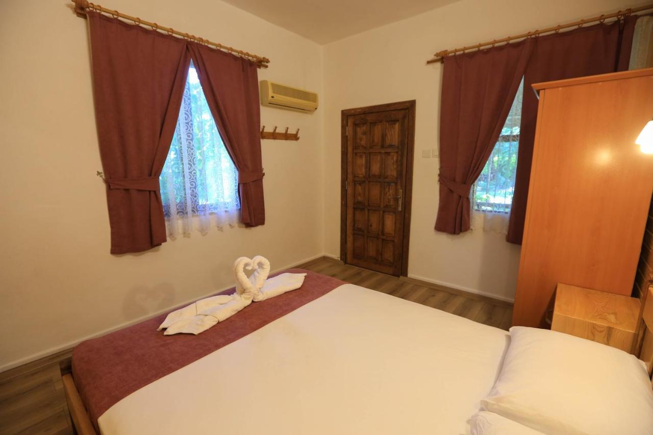 Tunays Pansiyon Bed and Breakfast Çıralı Esterno foto